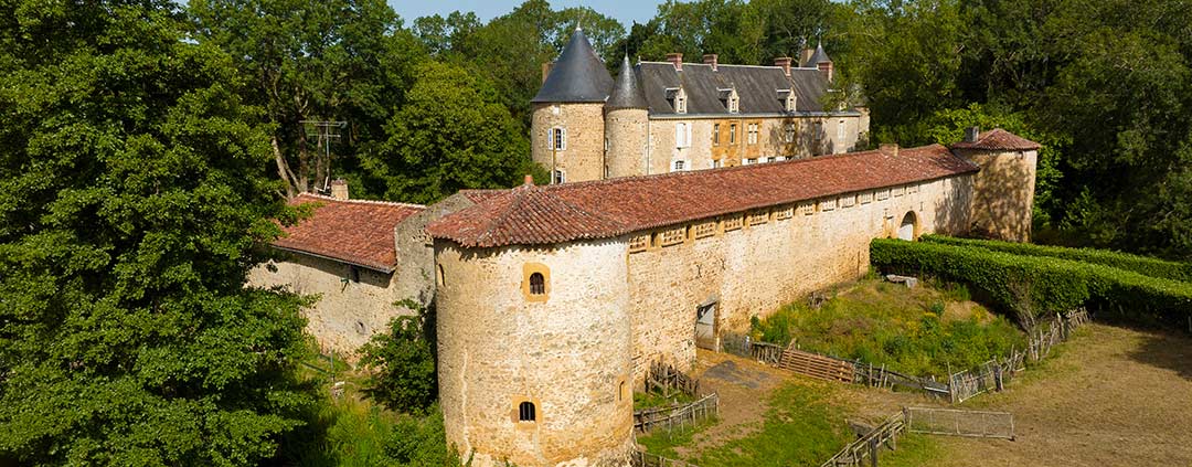 CHATEAU-DE-LA-GIRARDIE